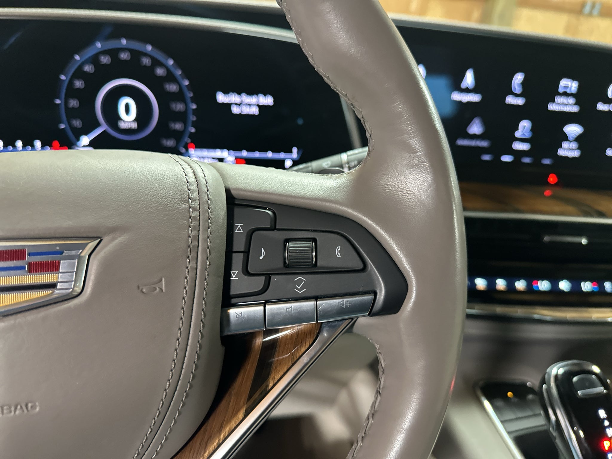2023 Cadillac Escalade ESV 4WD Sport Platinum