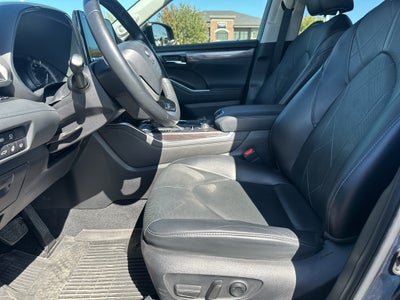 2022 Toyota Highlander Platinum