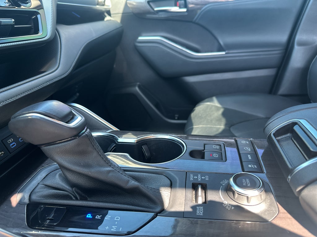 2022 Toyota Highlander Platinum