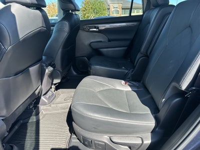 2022 Toyota Highlander Platinum