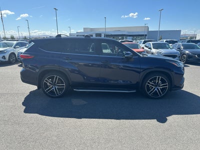2022 Toyota Highlander Platinum