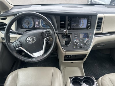 2019 Toyota Sienna XLE 8 Passenger