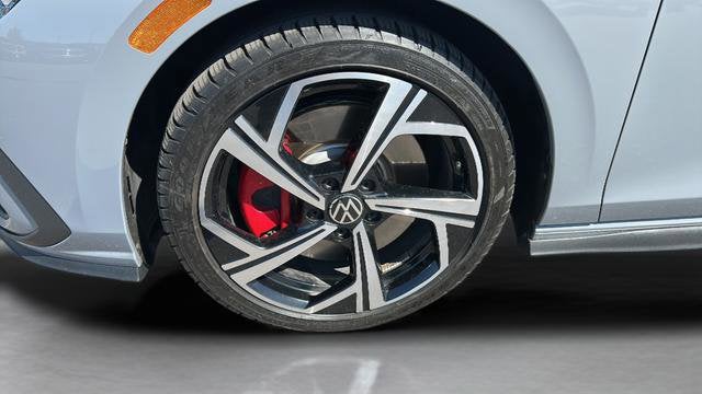 2024 Volkswagen Golf GTI SE