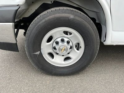 2025 Chevrolet Express Cutaway 3500 1WT