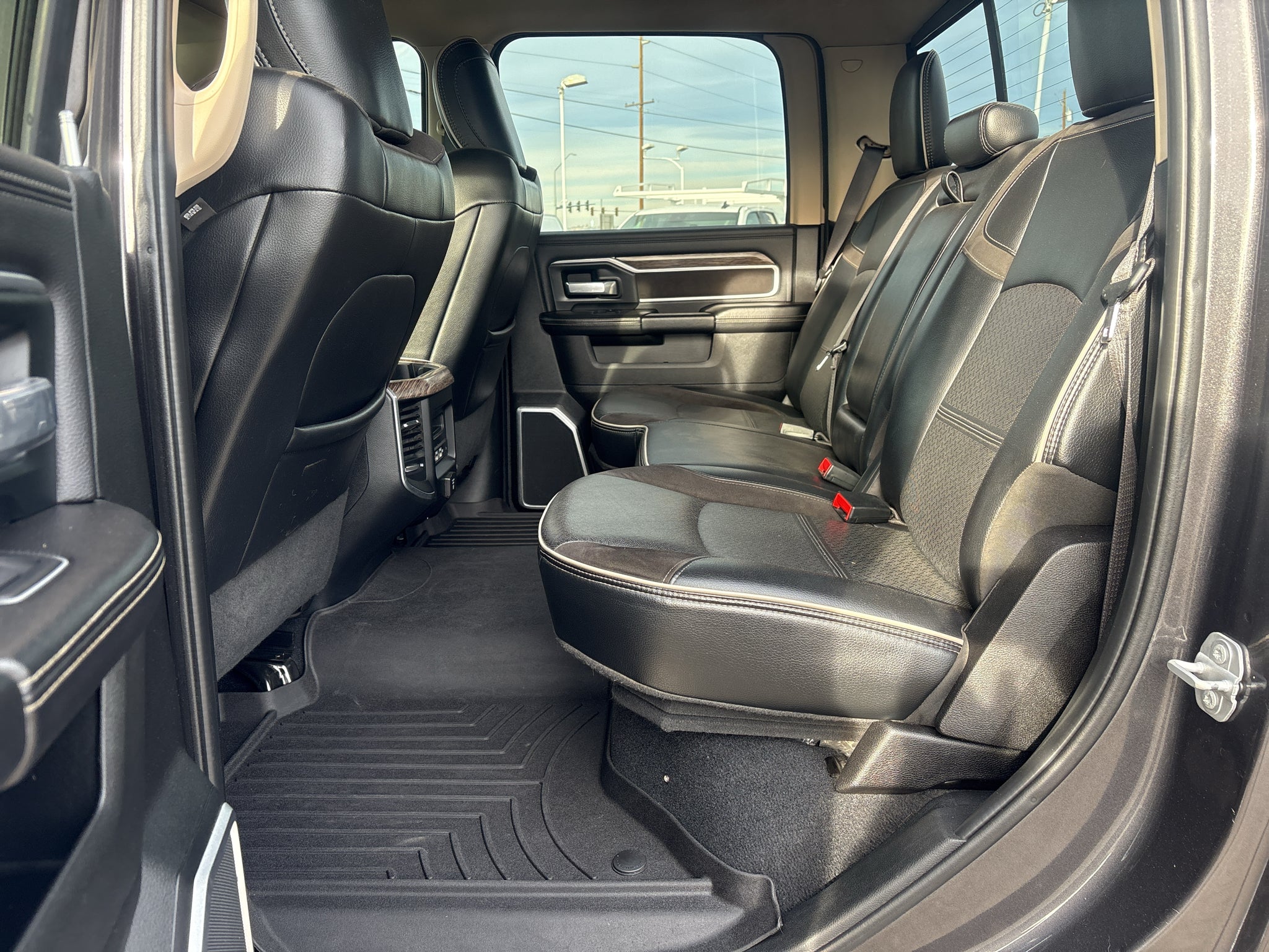 2020 RAM 2500 Laramie Crew Cab 4x4 6'4" Box
