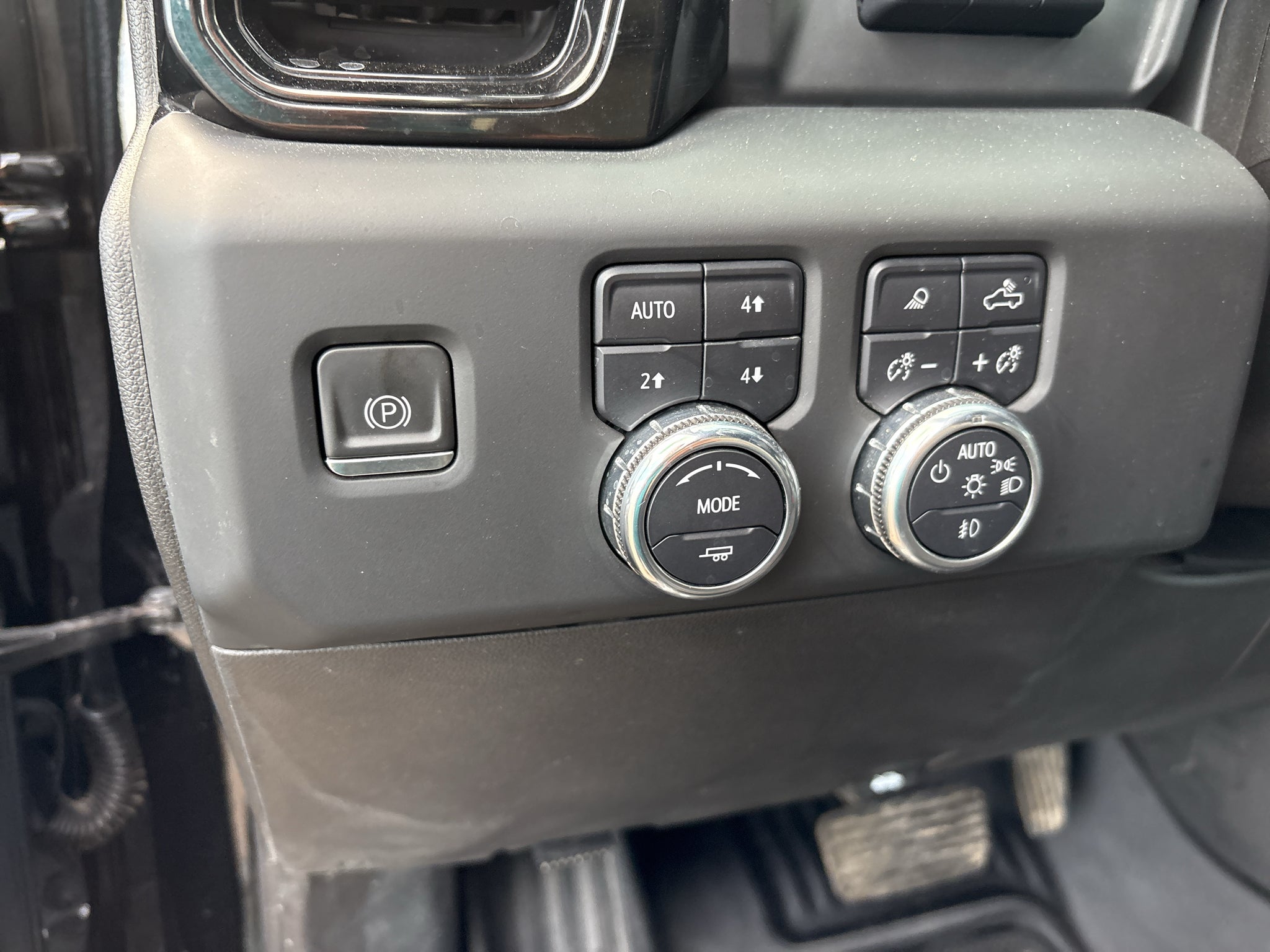 2023 GMC Sierra AT4