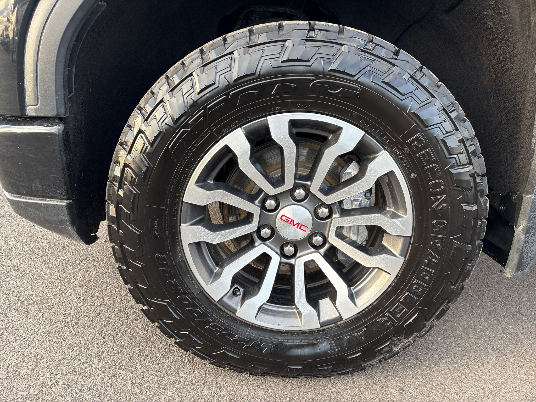 2023 GMC Sierra AT4