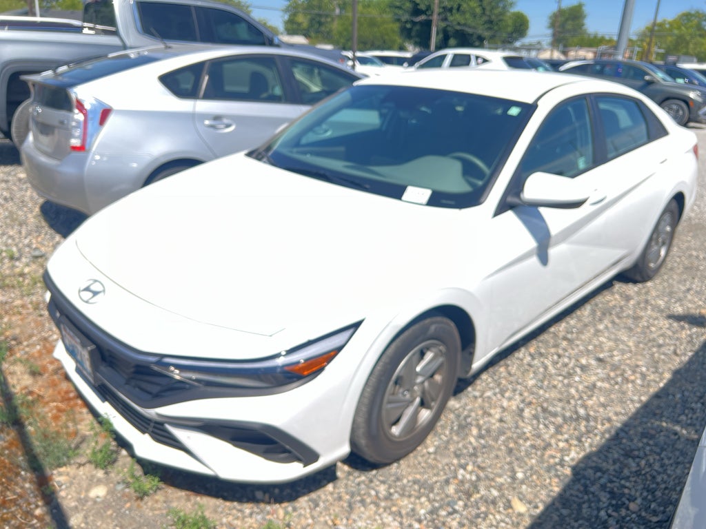 2025 Hyundai Elantra SE