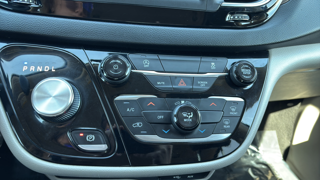 2020 Chrysler Voyager LXI